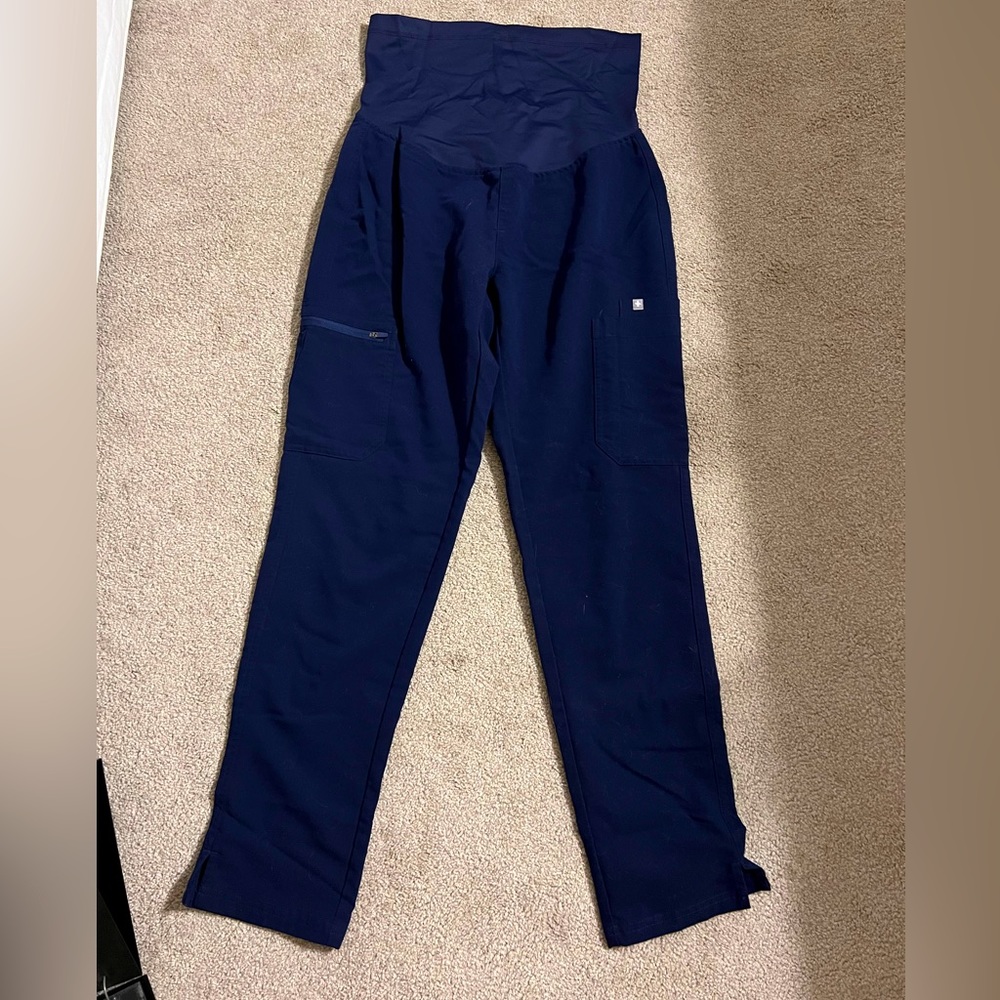 Figs maternity yola scrubs, size small